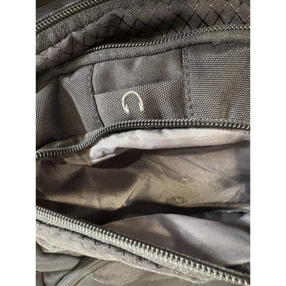 SWISSGEAR Black Backpack Men‎ Padded Zip Multiple Pockets Travel Business Casual